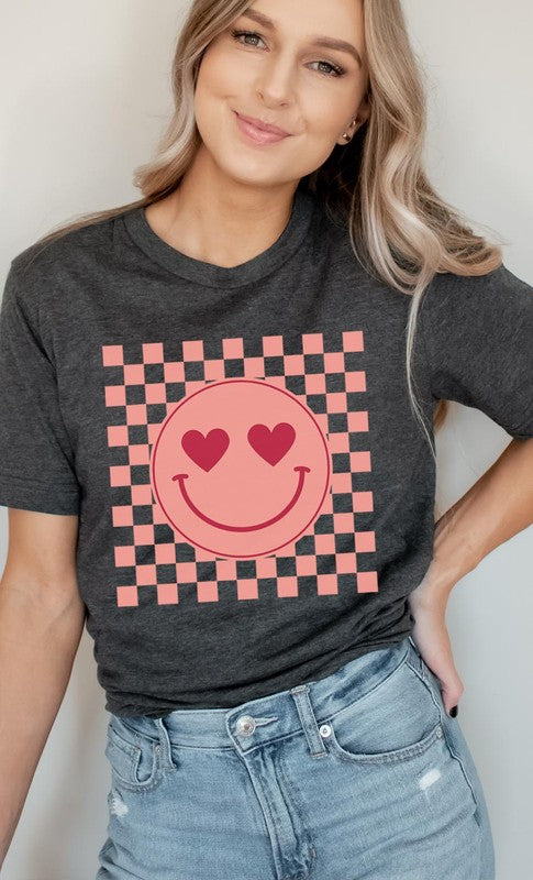 Heart Eyes Smiley Checkered Print PLUS Graphic Tee